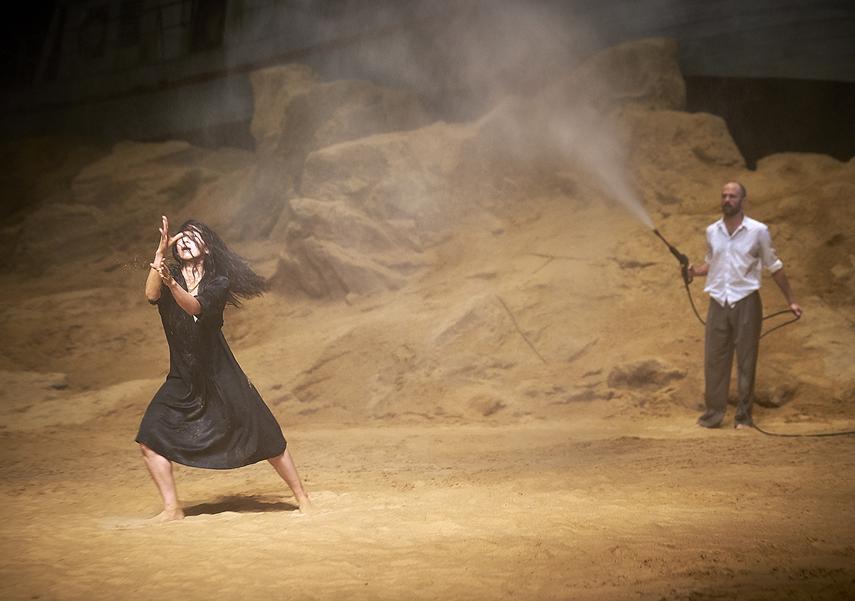 Christopher Tandy und Tsai-Chin Yu in „Das Stück mit dem Schiff“